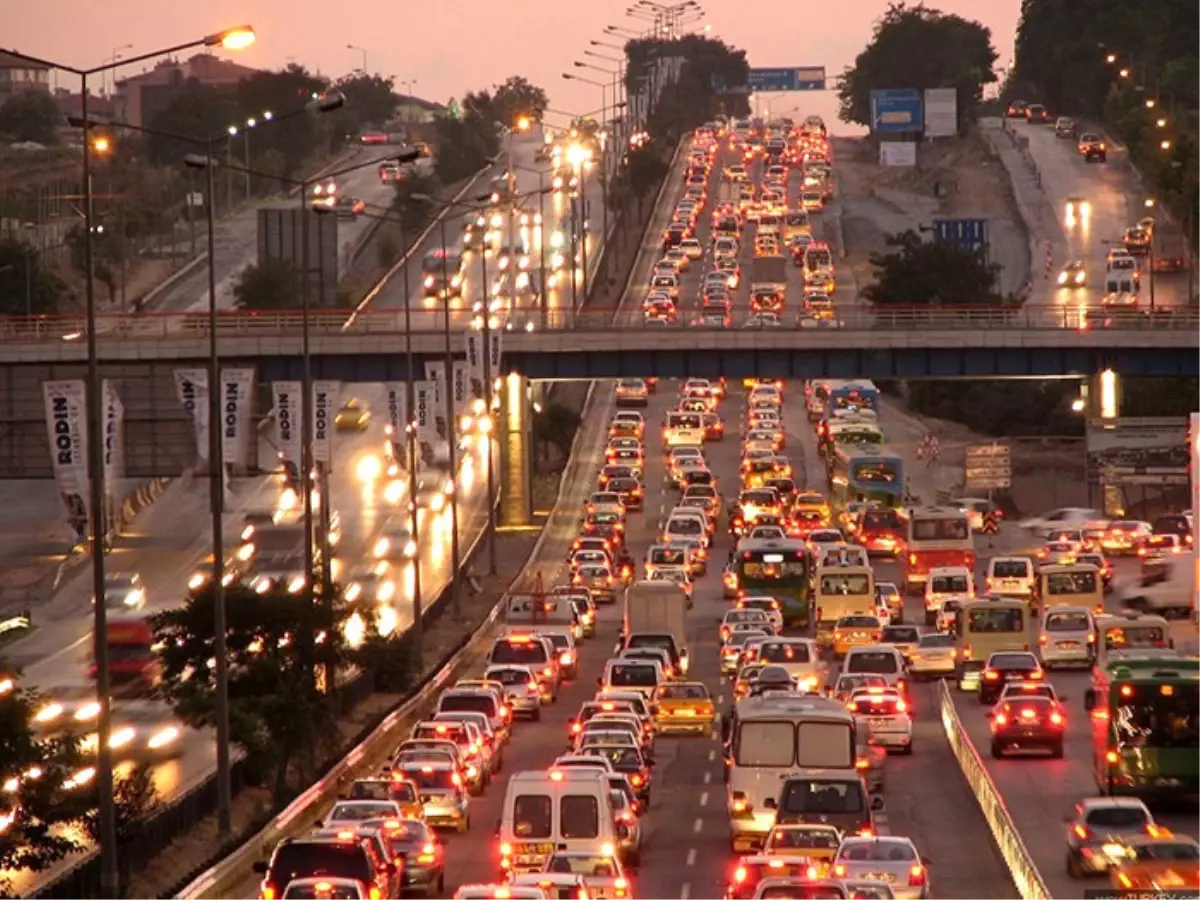 İstanbul\'da Bazı Yollar Trafiğe Kapatılacak