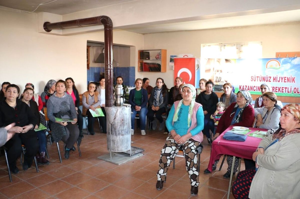 Kadın Çiftçilere Hijyenik Süt Üretimi Kursu