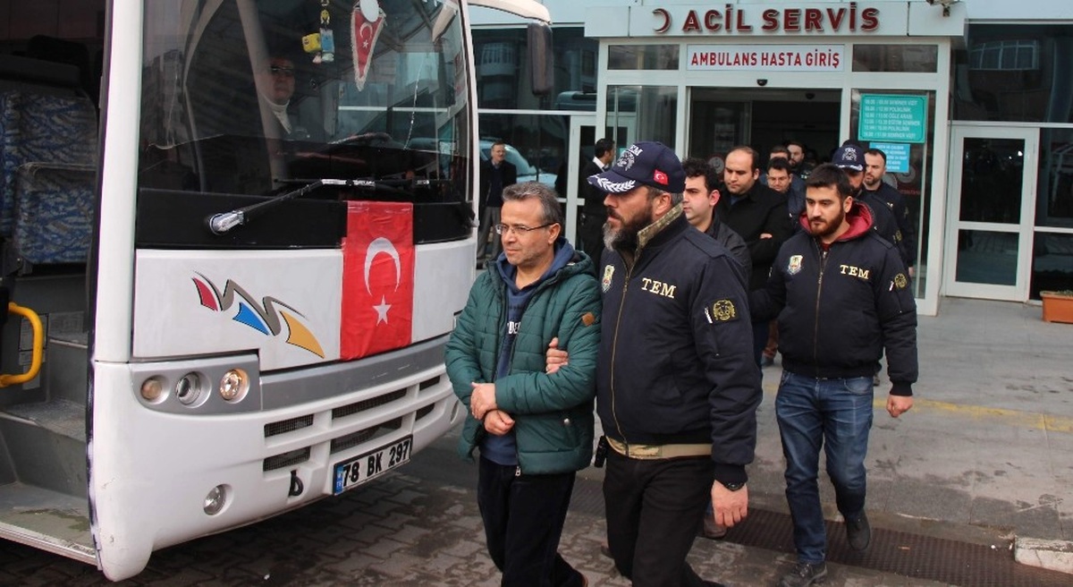 Karabük\'te Fetö Operasyonunda 12 Kişi Gözaltına Alındı