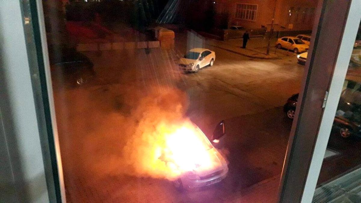 Kayseri\'de Otomobil Alev Alev Yandı