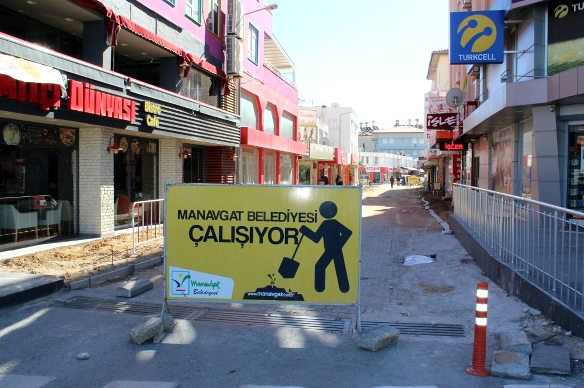 Manavgat Belediyesi\'nden Aşağı Pazarcı\'ya Kaldırım