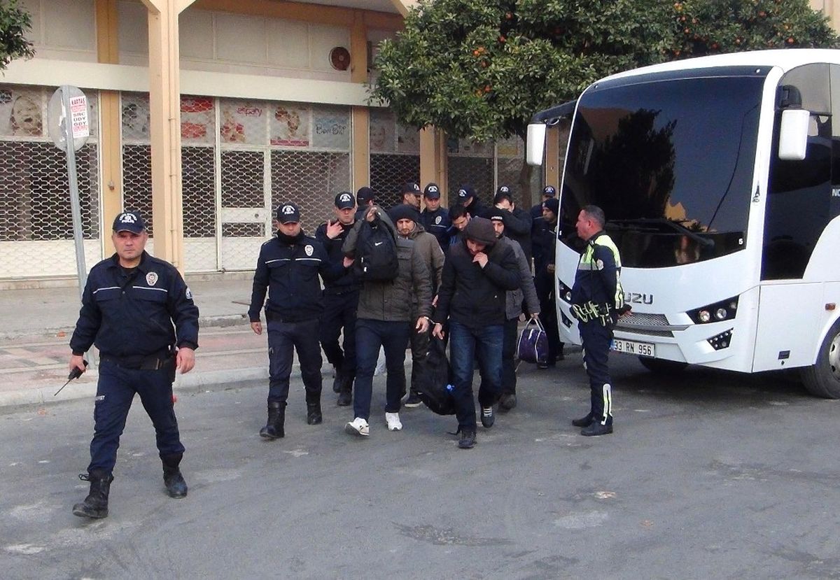 Mersin\'de \'Bylock\'çu Askerler Adliyeye Sevk Edildi