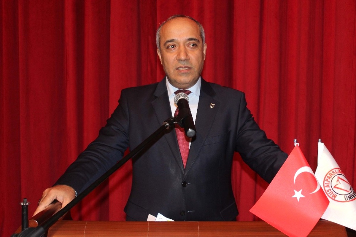 Mşü\'de Akademik Genel Kurul ve Cübbe Giyme Töreni