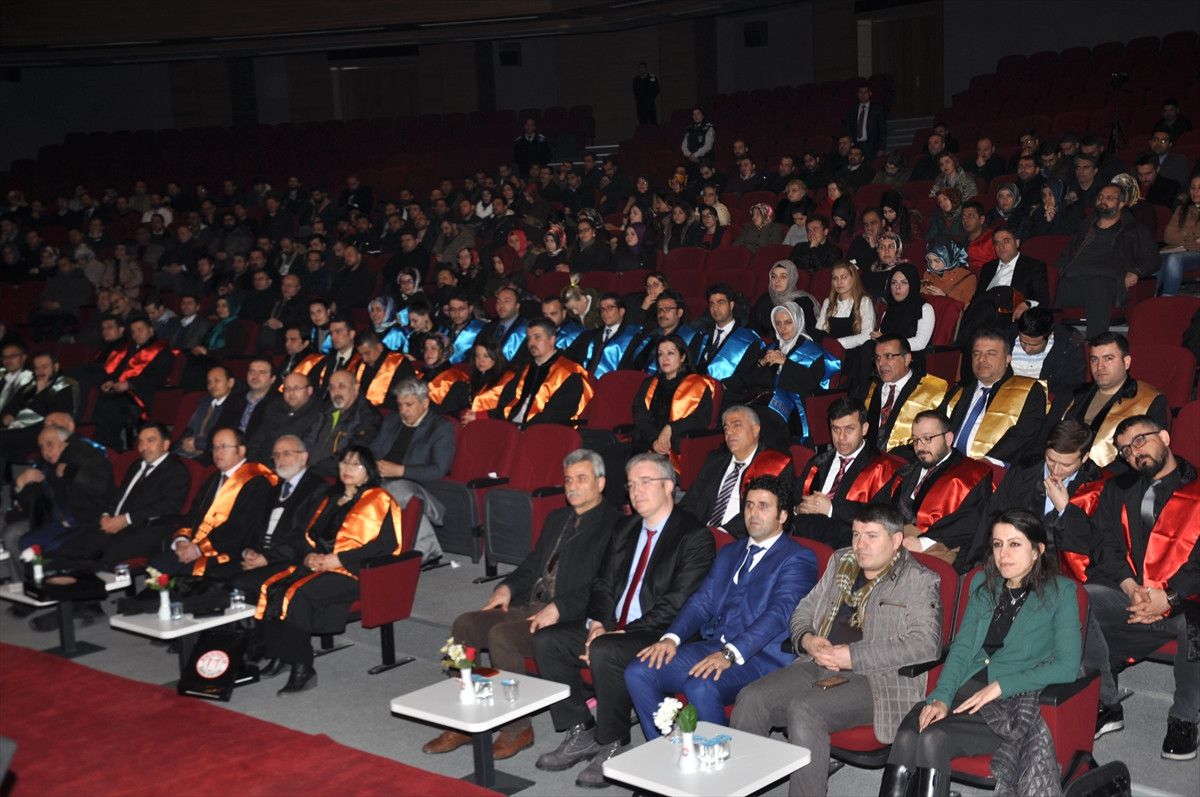 Mşü\'de Akademisyenlere Cübbe Giydirildi