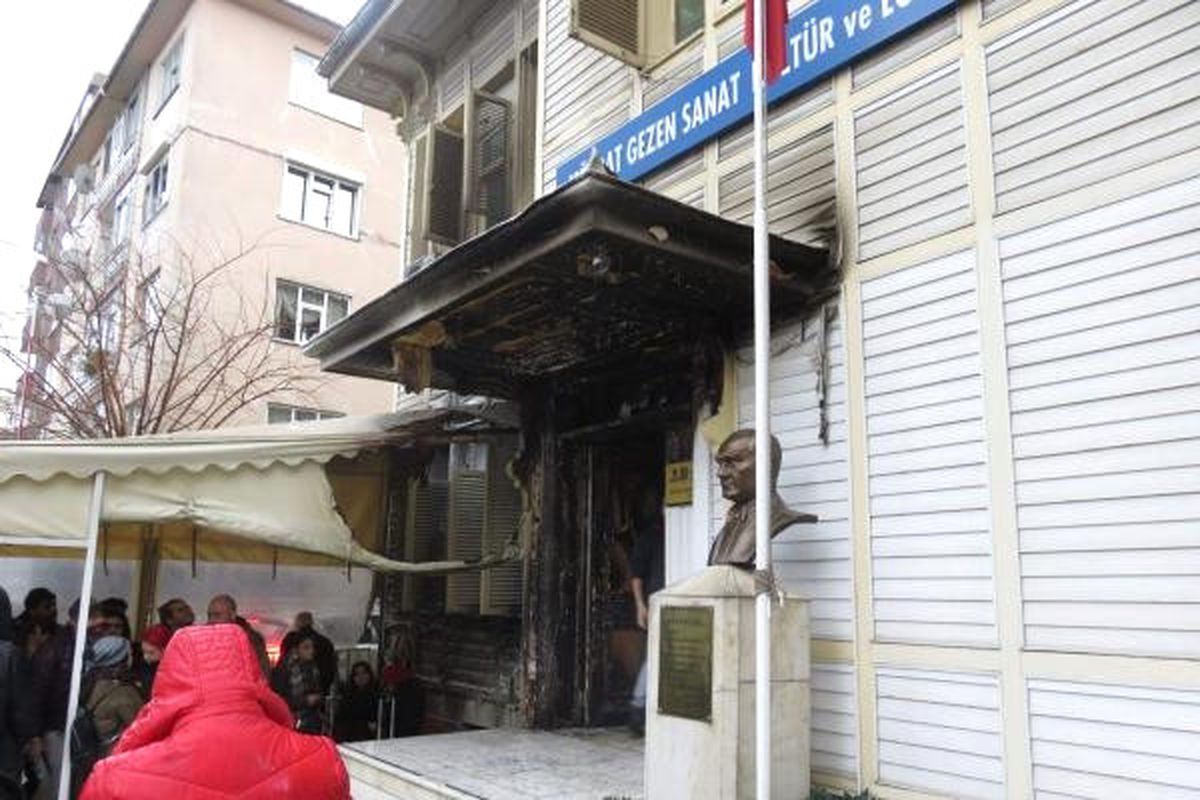 Müjdat Gezen Sanat Merkezi\'nin Kundaklanması