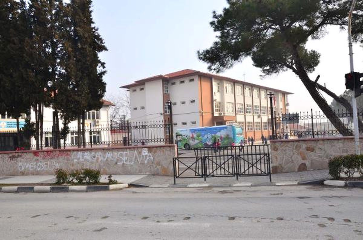 Okuldaki Tabelalara Referendum Ayarı