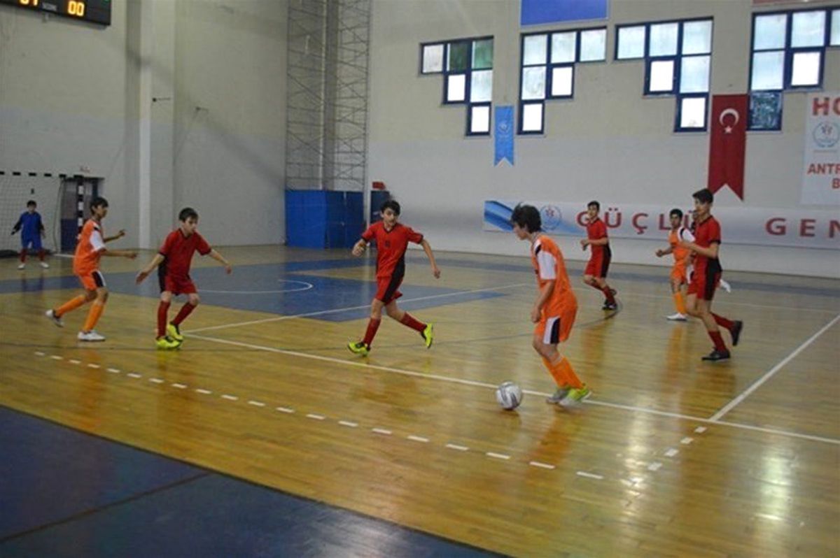 Okullararası Futsal Müsabakaları Başladı