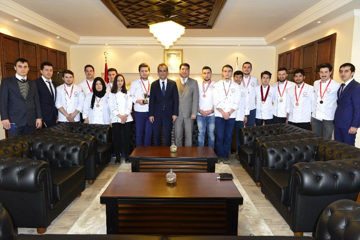 Özer\'den Öğrencilere Teşekkür Belgesi