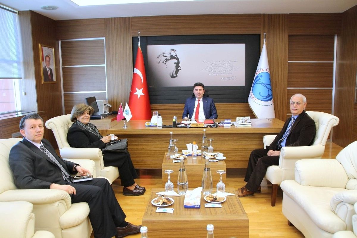 Rektör Karacoşkun\'a Ziyaretlere Sürüyor
