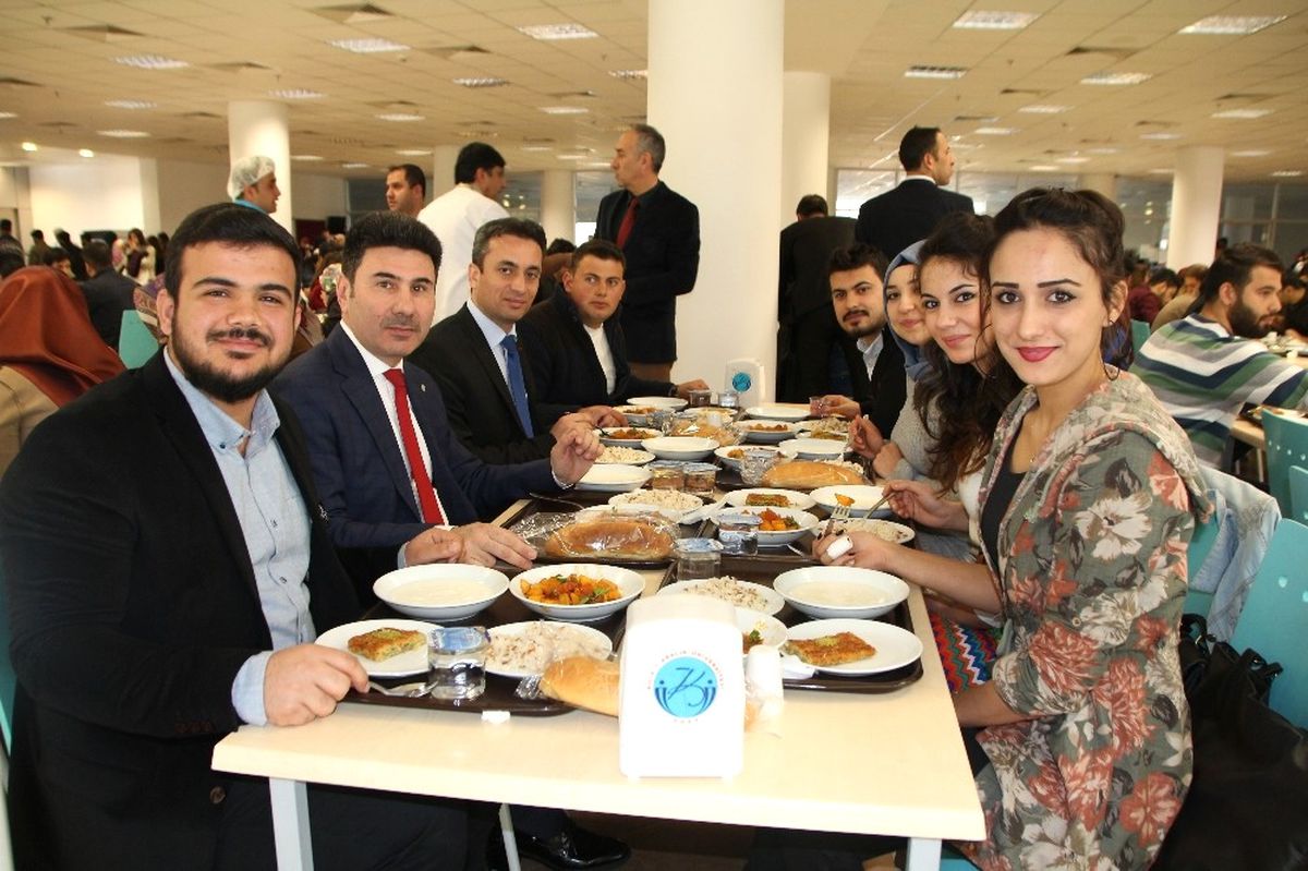 Rektör Karacoşkun, Öğrencilerle Bir Araya Geldi