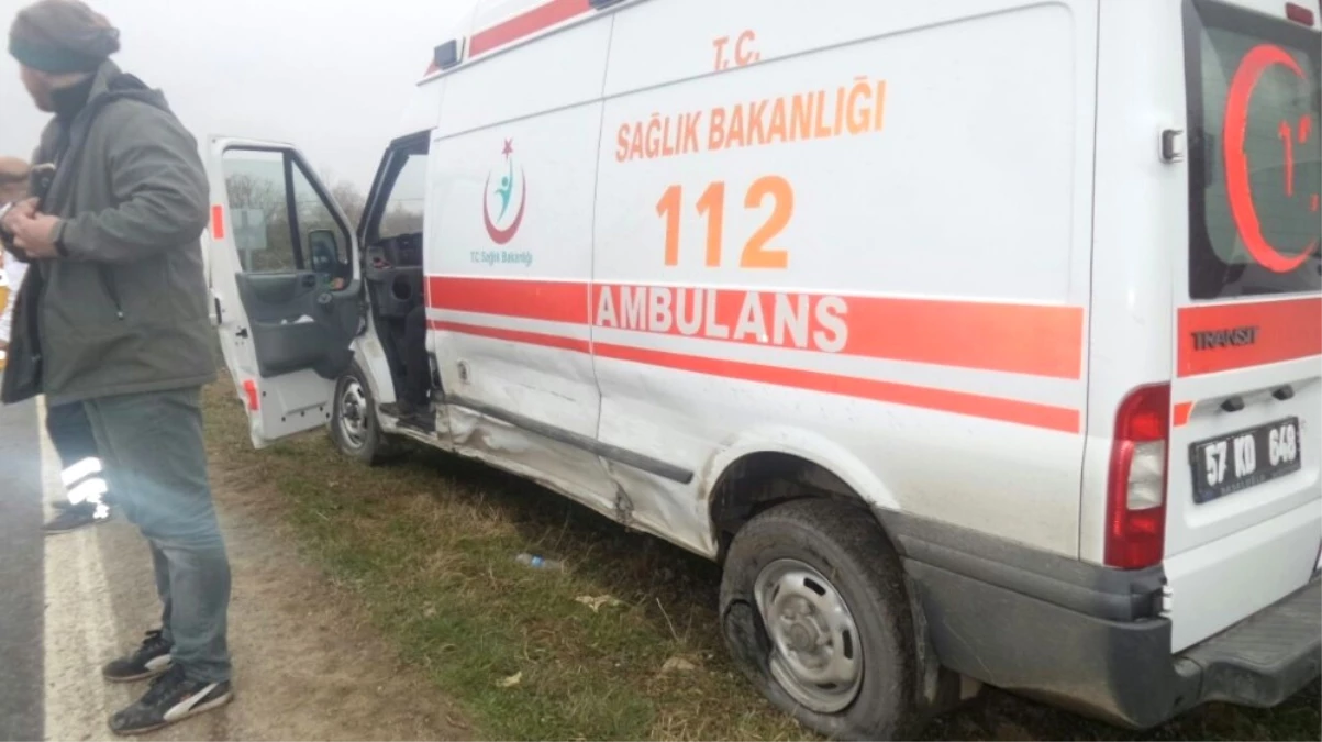 Sinop\'ta Ambulansla Cip Çarpıştı