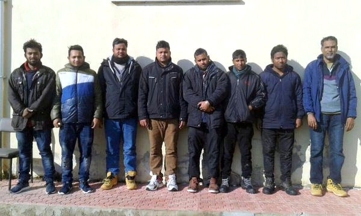 Tekne Arıza Yapınca Yakalandılar