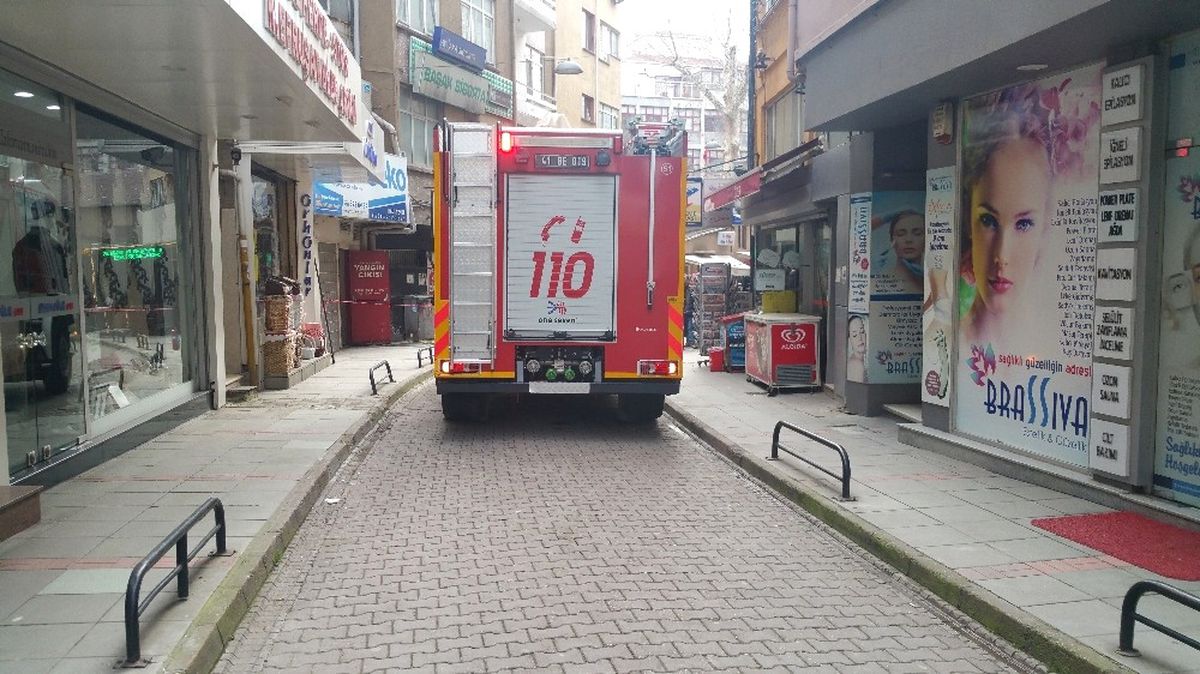 Trafo Yangını İtfaiyeyi Harekete Geçirdi