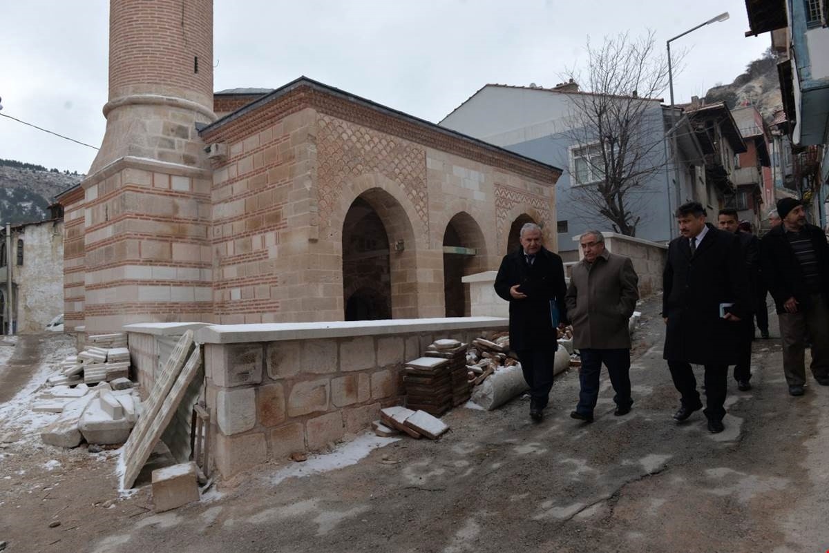 Vali Nayir, Tarihi Camileri İnceledi