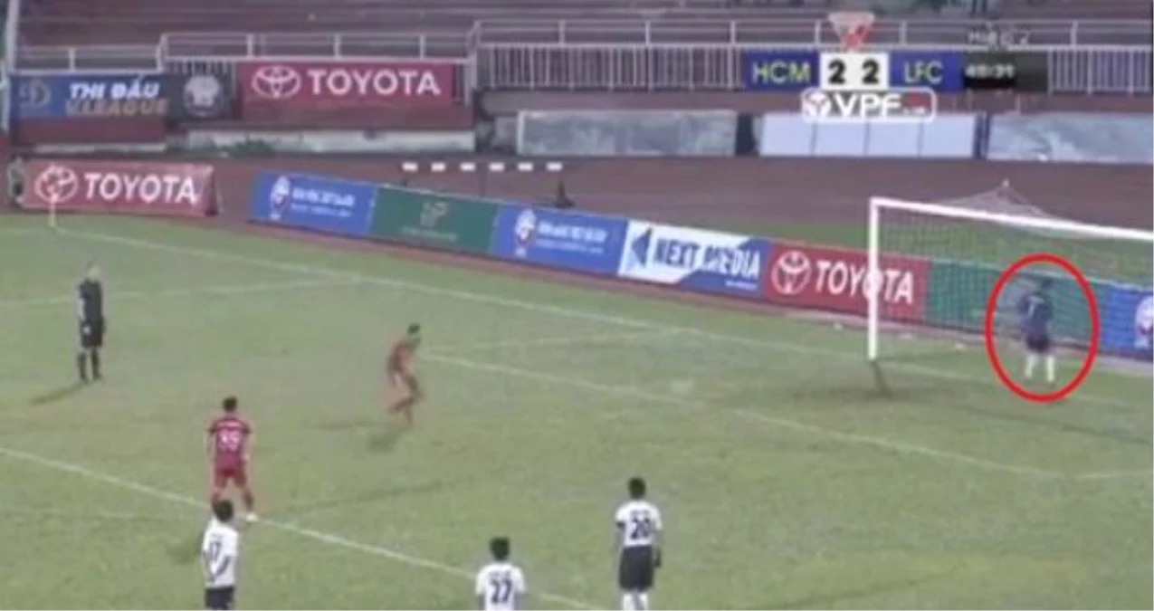 Vietnam\'da Penaltıyı ve Maçı Protesto Eden İki Oyuncu İki Yıl Men Edildi