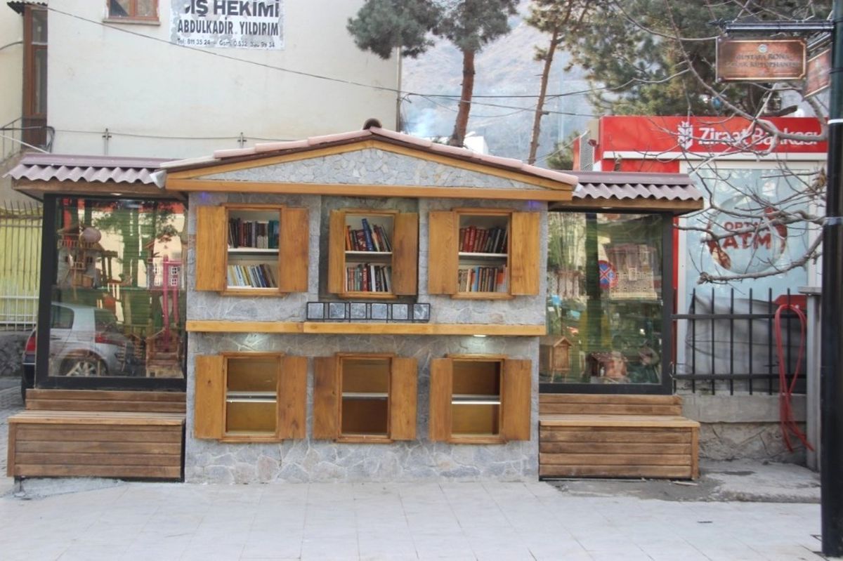 Yusufeli\'nde Sokak Kütüphanesi Kuruldu