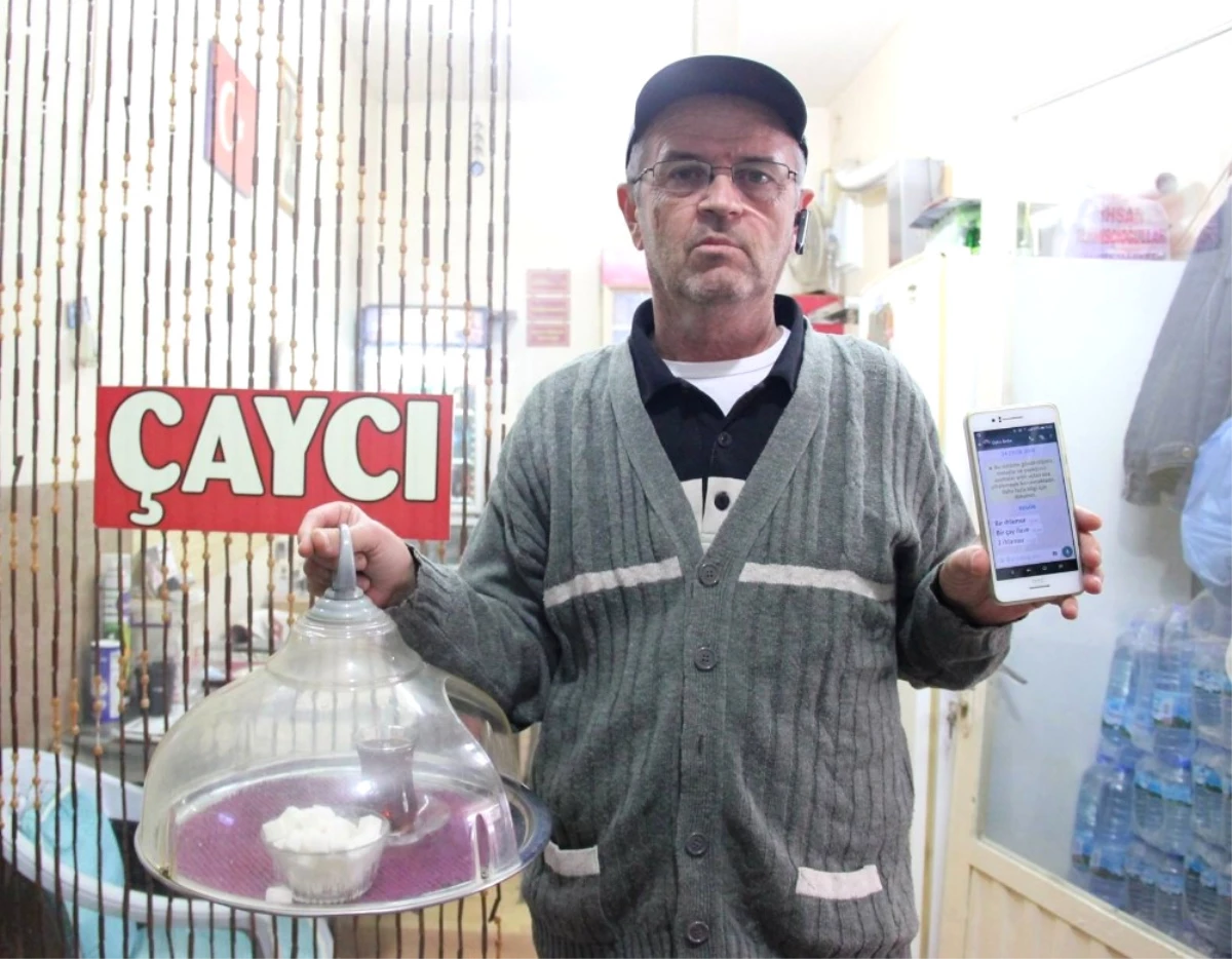 İzmirli Çaycı Whatsapp\'ı Kullanarak Günde 400 Çay Satmaya Başladı