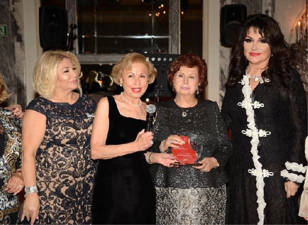 30 Yıllık Bağışcı Türkan Sabancı\'ya Onur Ödülü