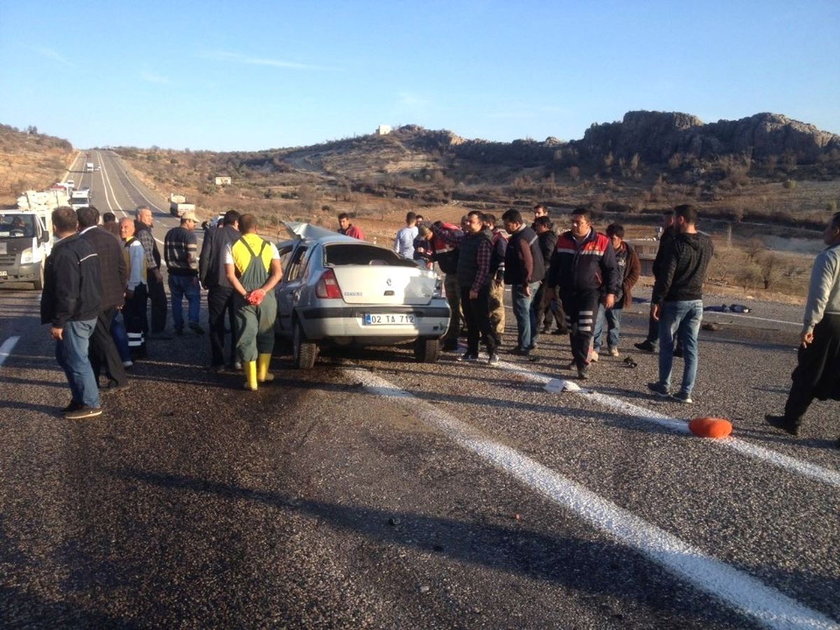 Adıyaman\'da Trafik Kazası: 4 Ölü, 2 Yaralı