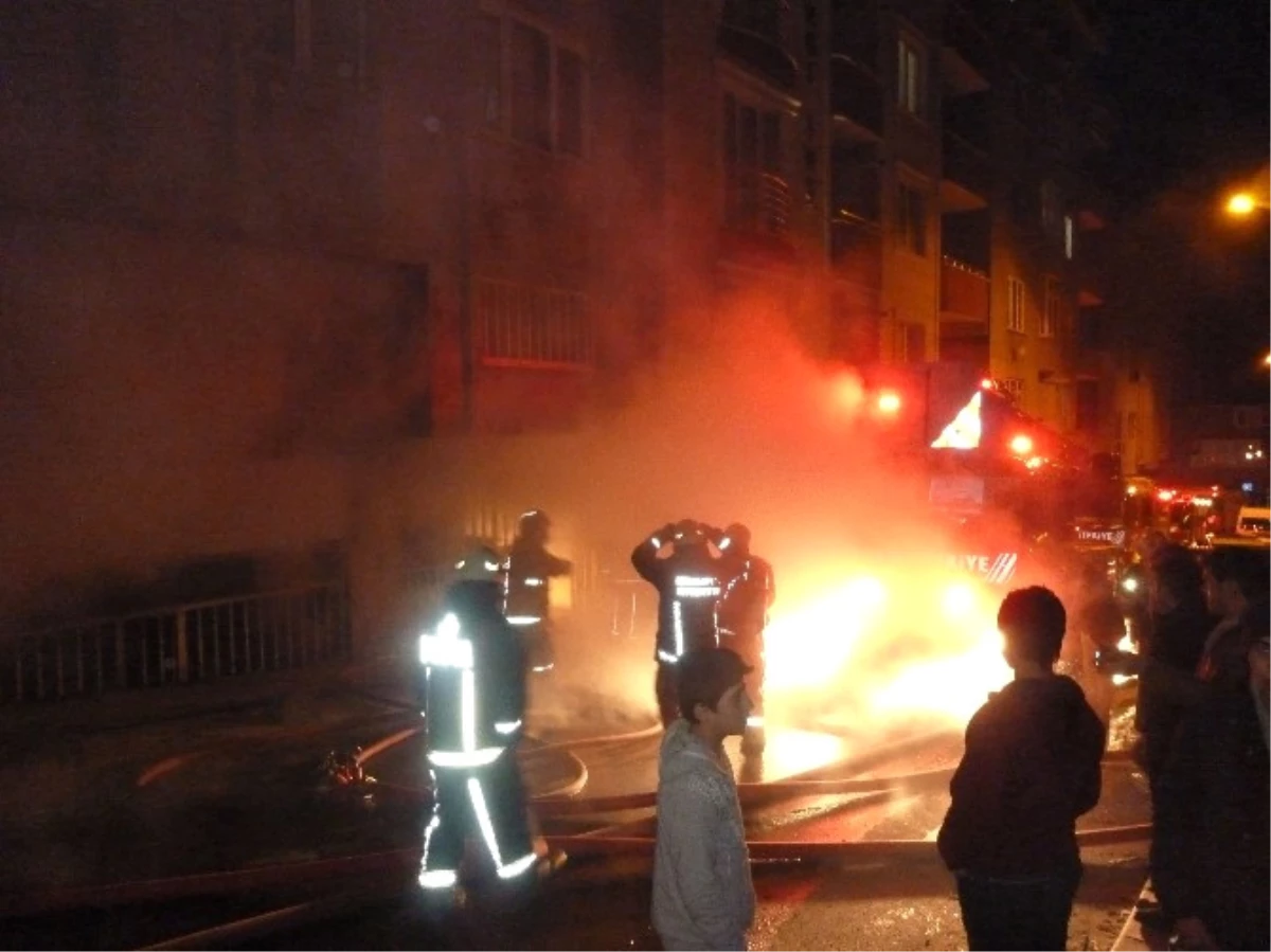 Alevler Arasında Kalan Kadın, Komşuları Tarafından Kurtarıldı