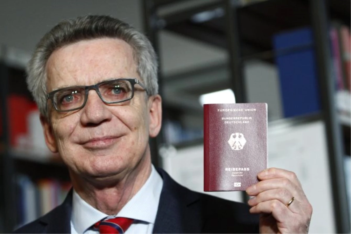 Almanya\'da Yeni Pasaportlar Tanıtıldı