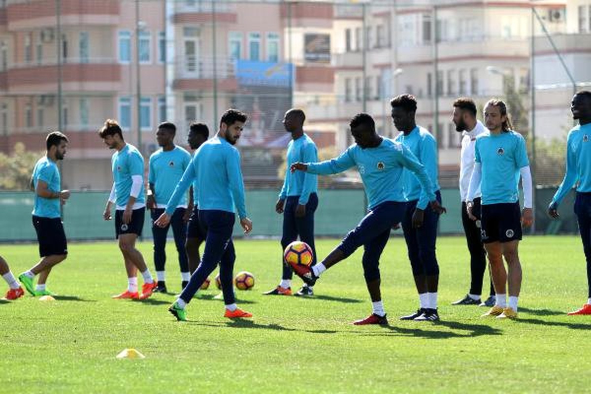 Aytemiz Alanyaspor, Adanaspor Maçına Hazırlanıyor