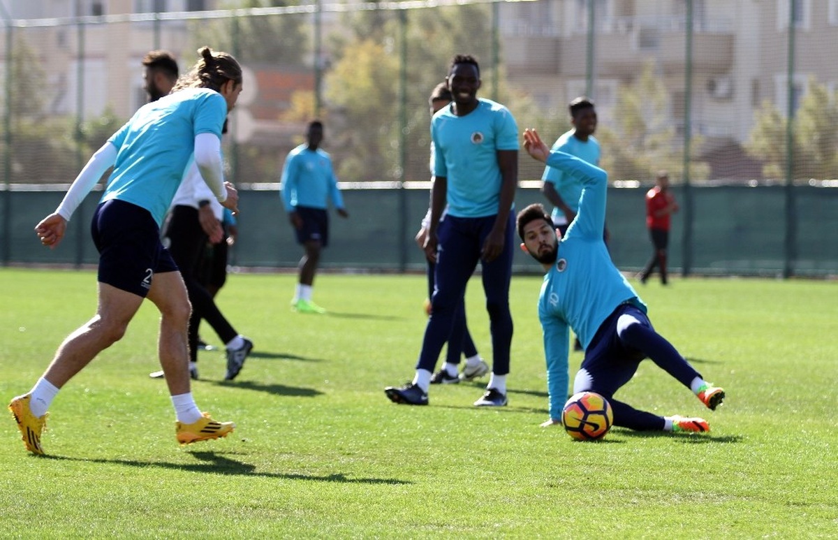 Aytemiz Alanyaspor, Adanaspor Maçına Hazırlanıyor