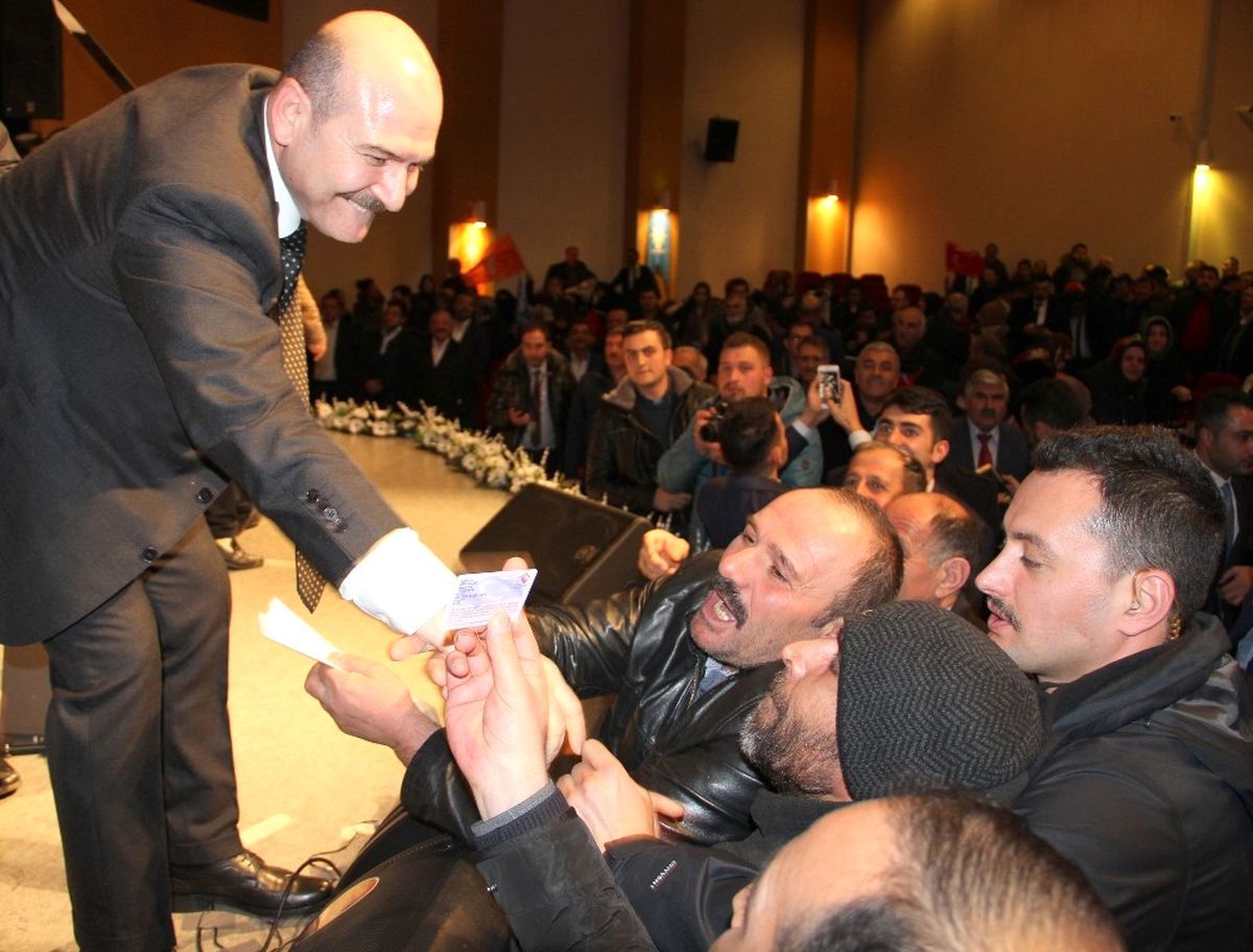 Bakan Soylu\'ya Büyük İlgi