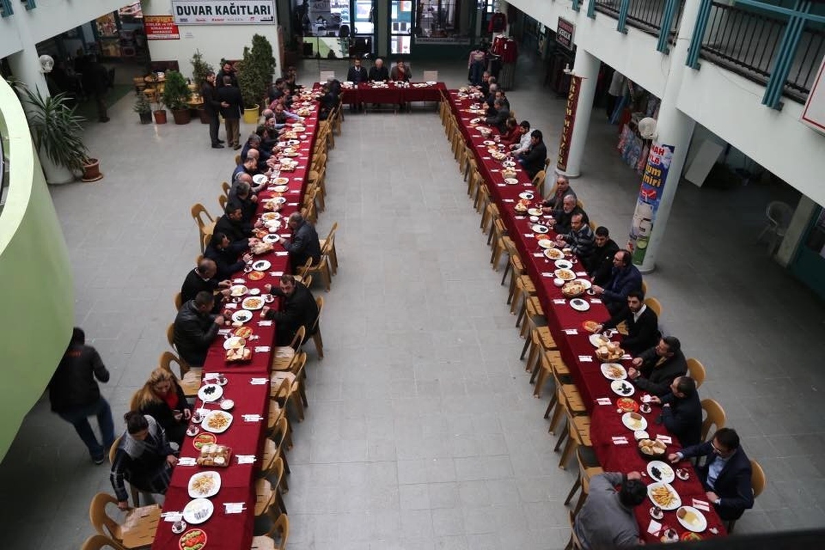 Başkan Başsoy, Güne Büyük Çarşı Esnafı ile Başladı