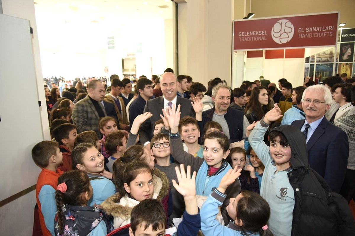 Başkan Togar\'dan Öğrencilere Hediye Kitap