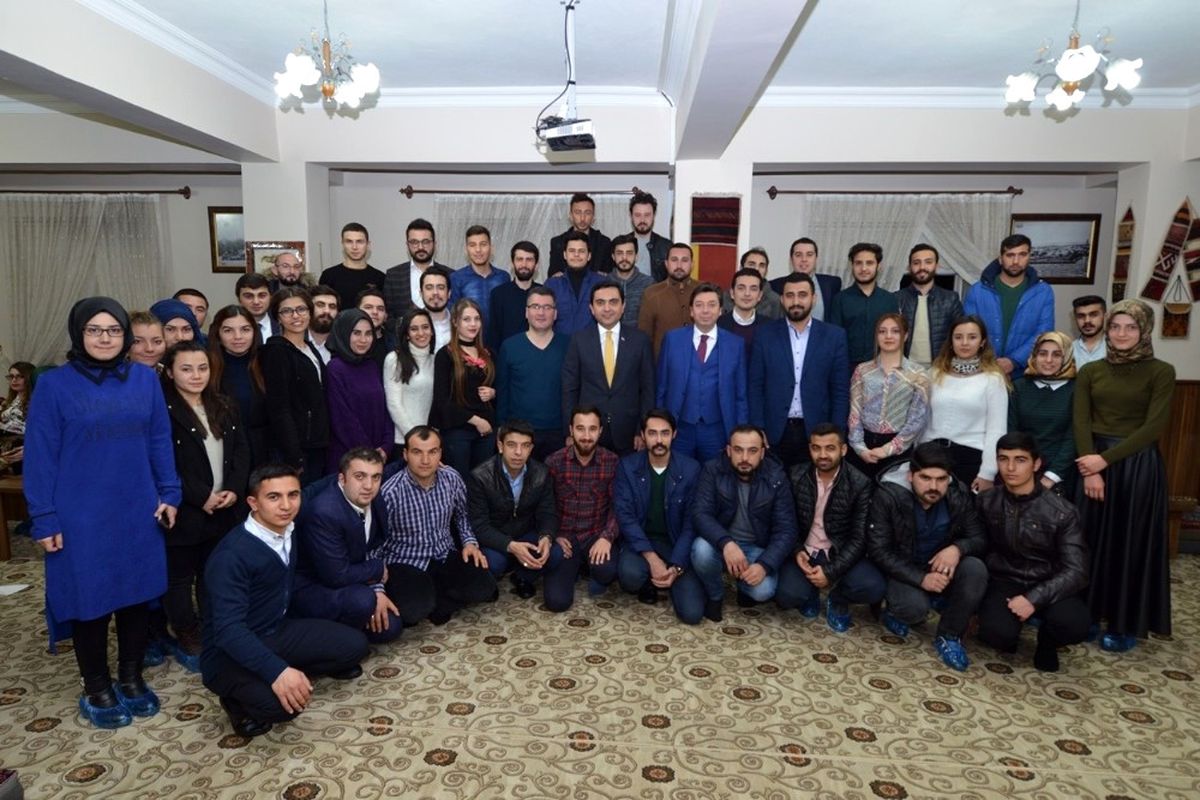 Belediye Başkanı Bahçeci Gençlerle Buluştu