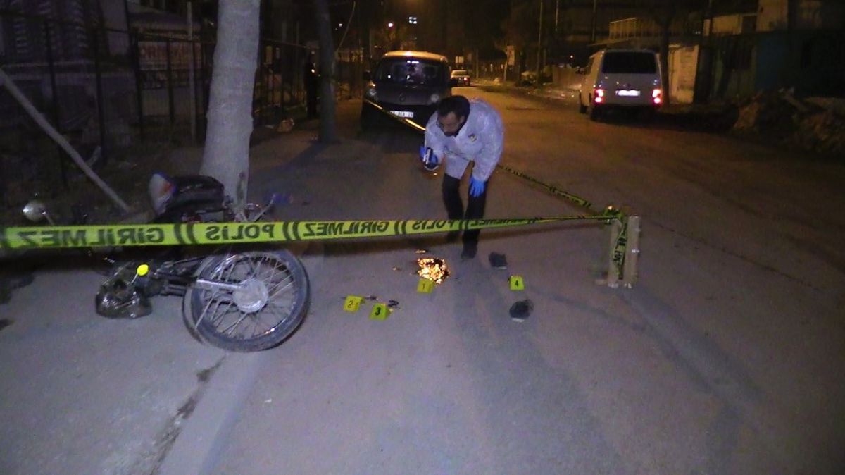 Darp Ettikleri Yaşlı Adamı Bıçaklayarak Öldürdüler