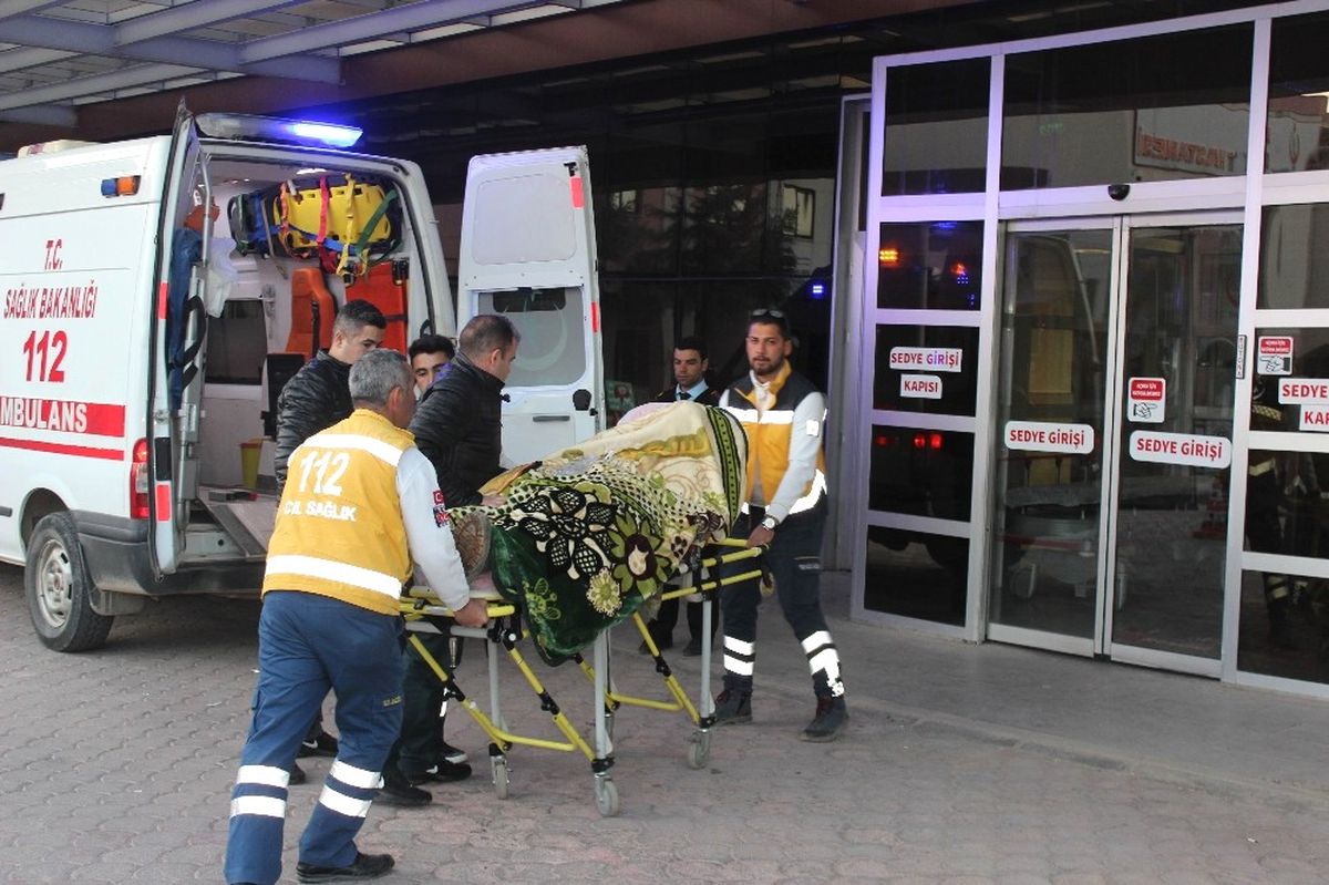 El Bab\'ta Yaralanan Bomba İmha Uzmanı Kilis\'e Getirildi