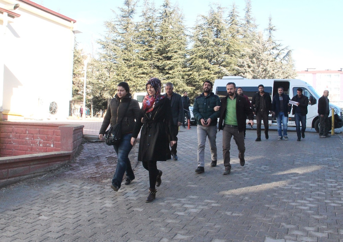 Elazığ\'da Pkk/kck Operasyonu: 12 Gözaltı