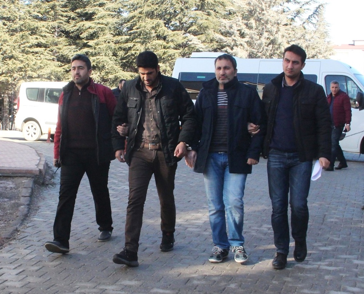 Elazığ\'da PKK Propagandası Yapan 2 Şüpheli Tutuklandı