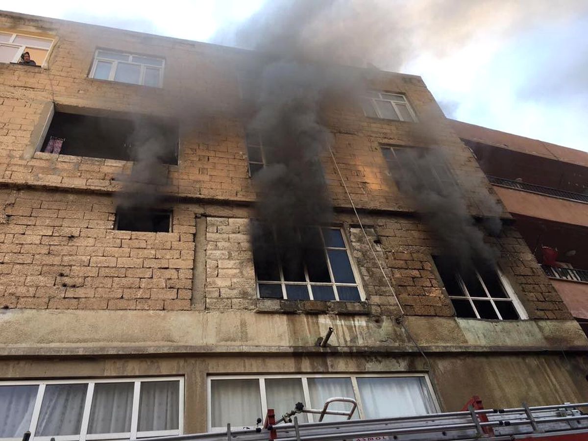 Evde Çıkan Yangında Maddi Hasar Meydana Geldi