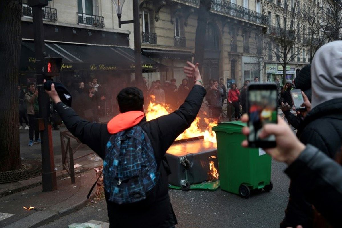 Fransa\'da Protestolar Büyüyor