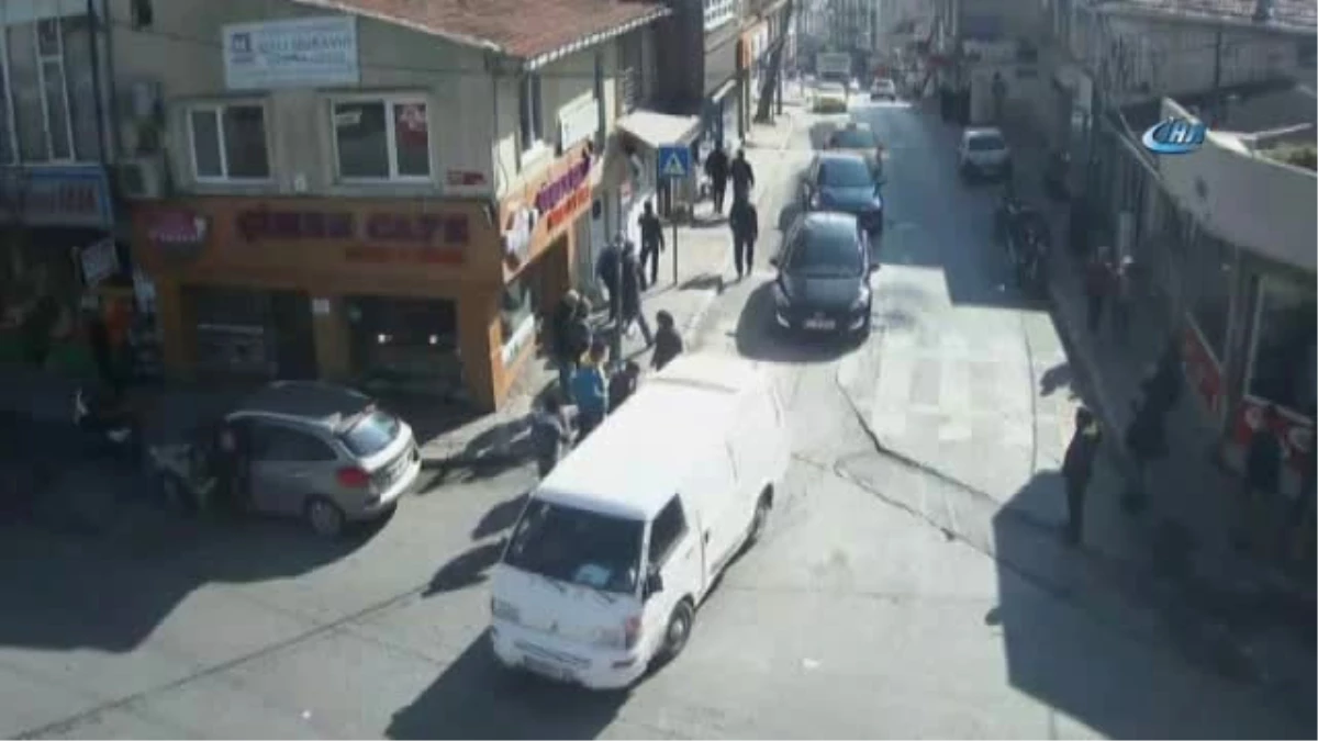 Gaziosmanpaşa\'da Kahvehane Baskını Kameraya Yansıdı