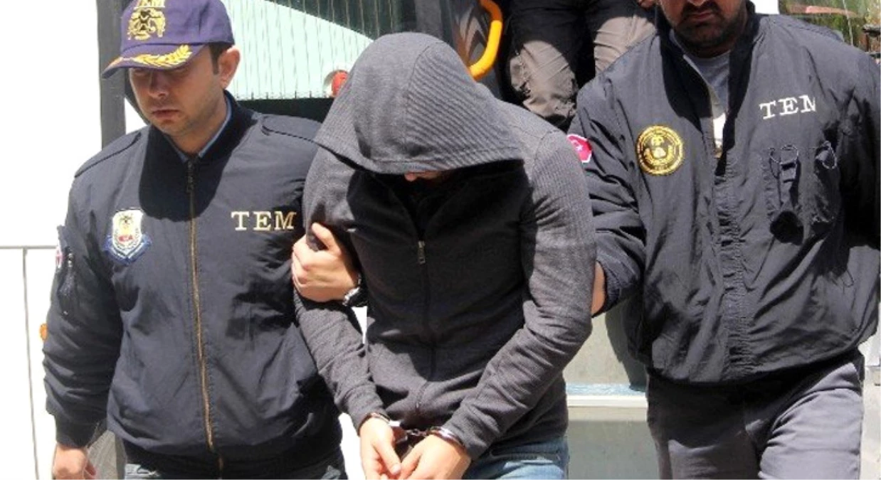 İzmir\'deki Terör Operasyonunda Gözaltı Sayısı 5\'e Yükseldi