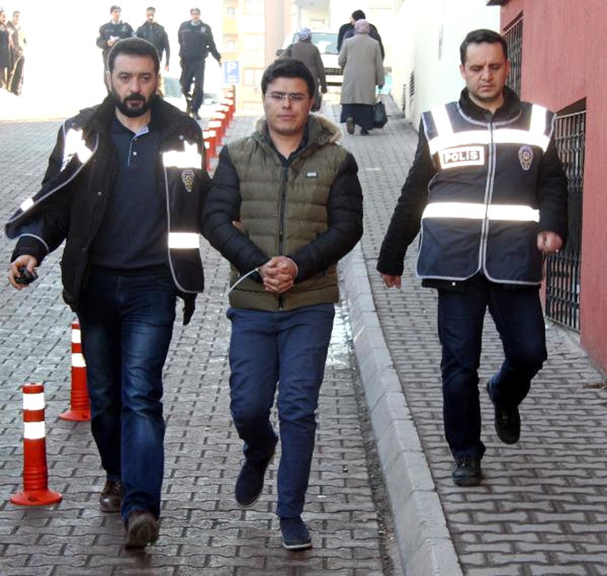 Kayseri\'de Fetö/pdy\'den 20 Polis Gözaltına Alındı