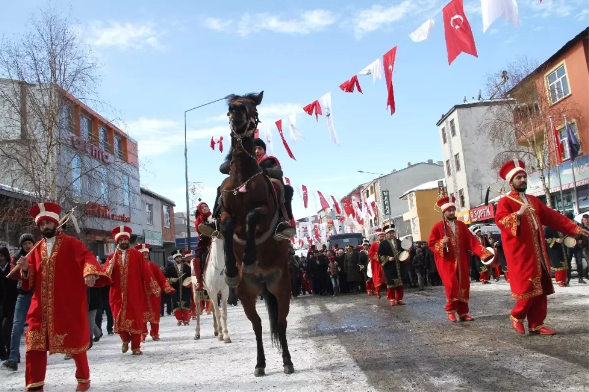 Kurtuluş Töreninde Şaha Kalkan Atlar Renkli Görüntü Oluşturdu