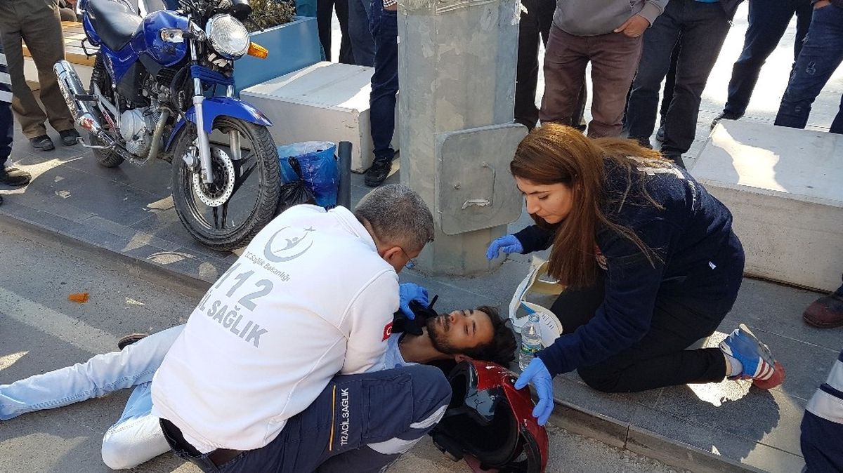 Motosiklet Sürücüsünü Başındaki Kask Kurtardı