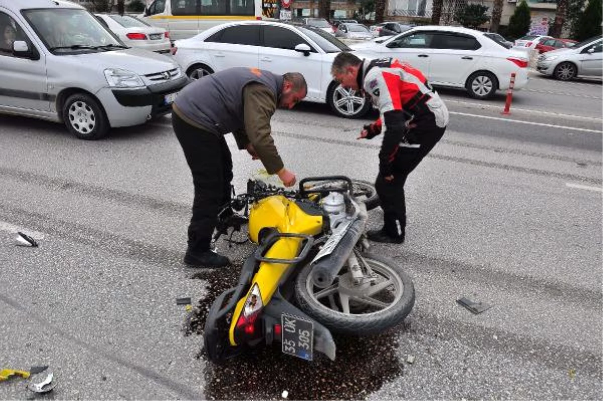 Motosikletli PTT Görevlisi Kazayı Ucuz Atlattı