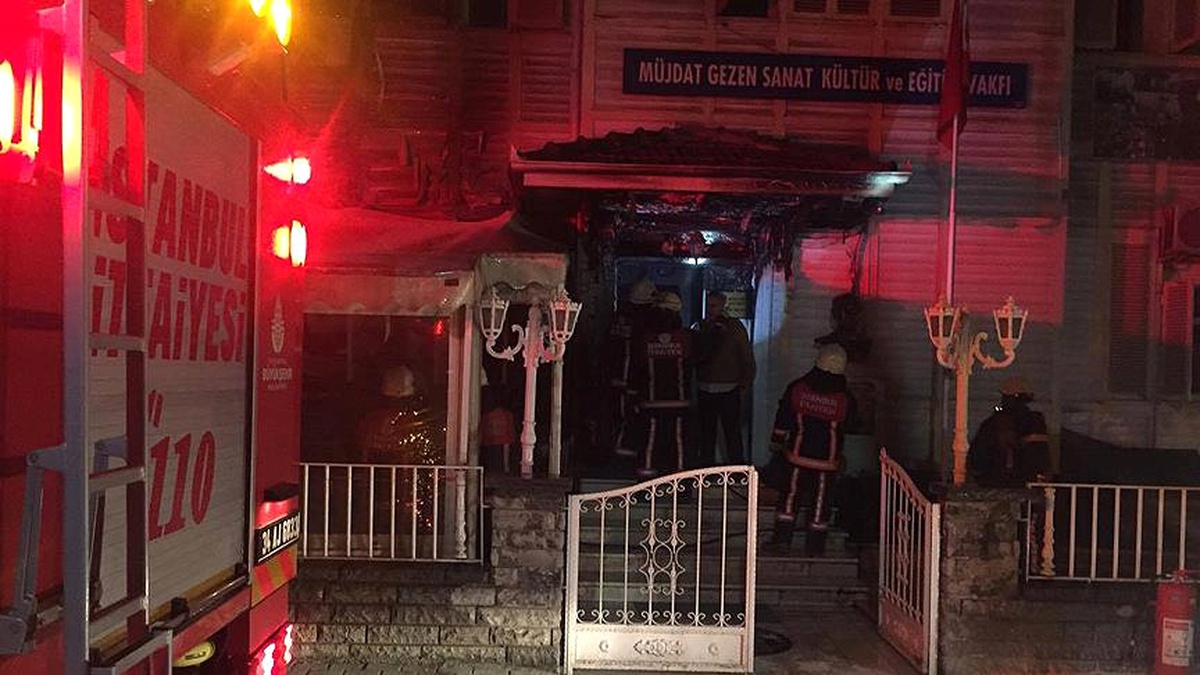 Müjdat Gezen Sanat Merkezini Kundakladığı Öne Sürülen Şüphelinin Benzin Istasyonundaki Güvenlik...