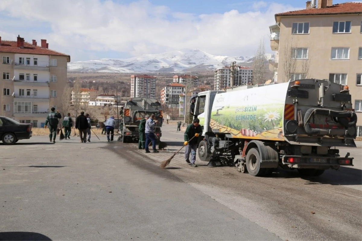 Niğde Belediyesi Bahar Temizliği Yapıyor