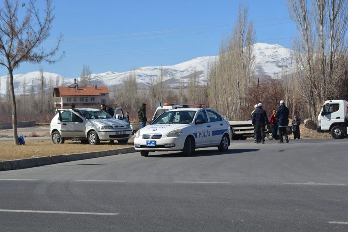 Niğde\'de Trafik Kazası: 3 Yaralı