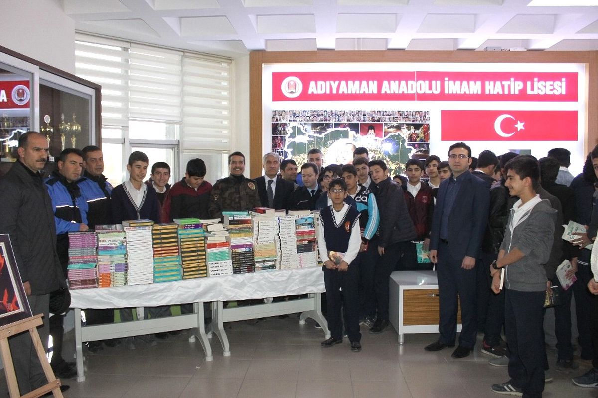 Polisten Öğrencilere Anlamlı Destek