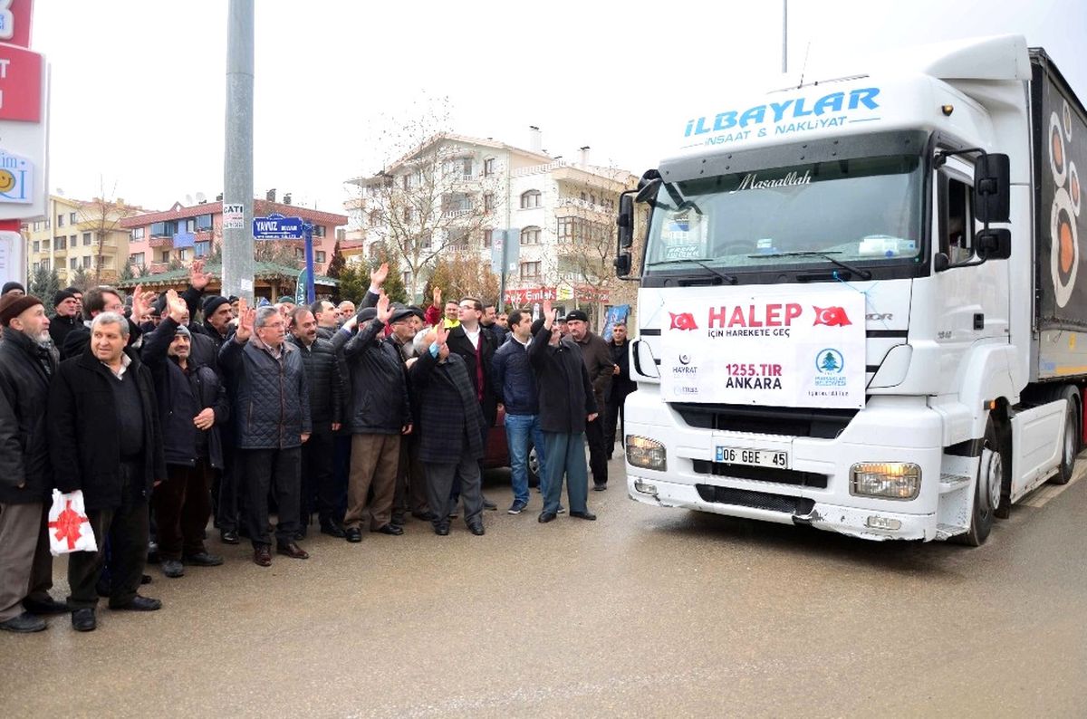 Pursaklar\'dan Haleplilere 2 Tır Yardımı