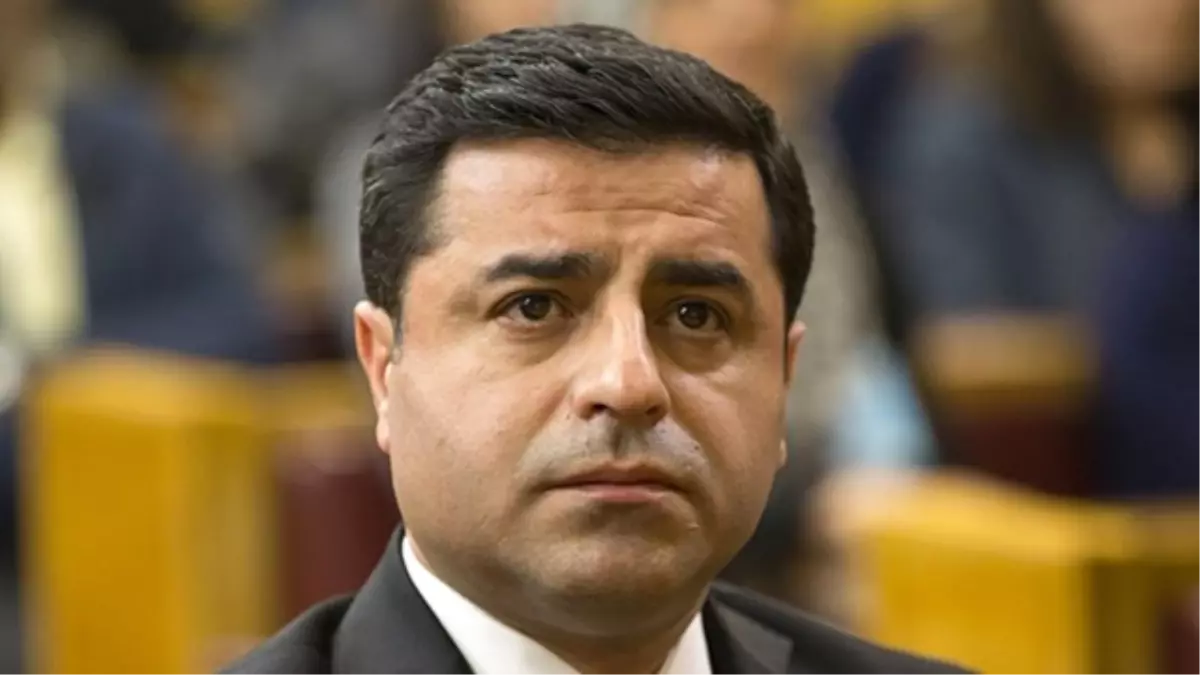 Selahattin Demirtaş, Eski Başbakan Davutoğlu\'na Hakaretten Hakim Karşısına Çıktı...