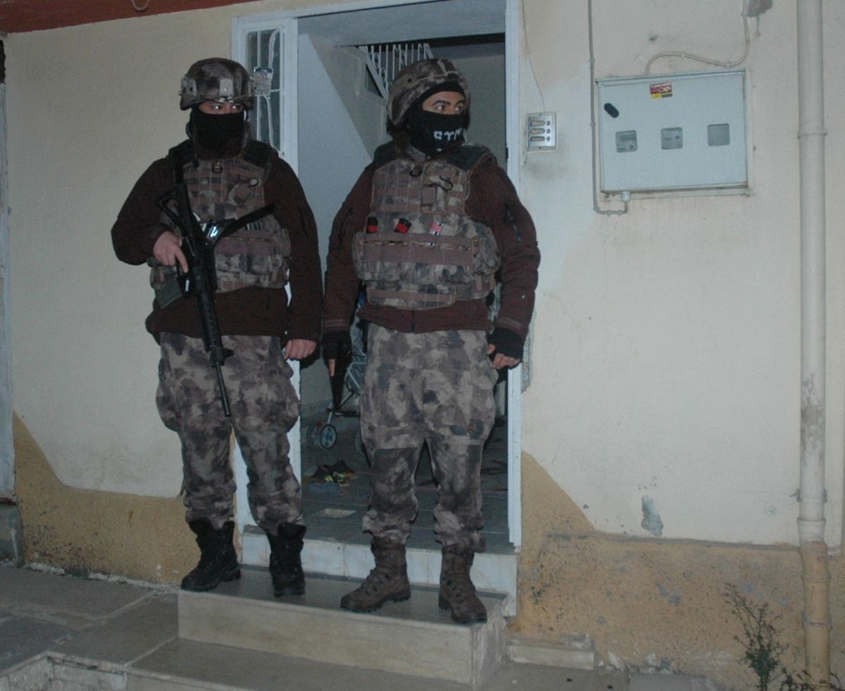 Silah Kaçakçısının Evinden Gülen Kitabı Çıktı